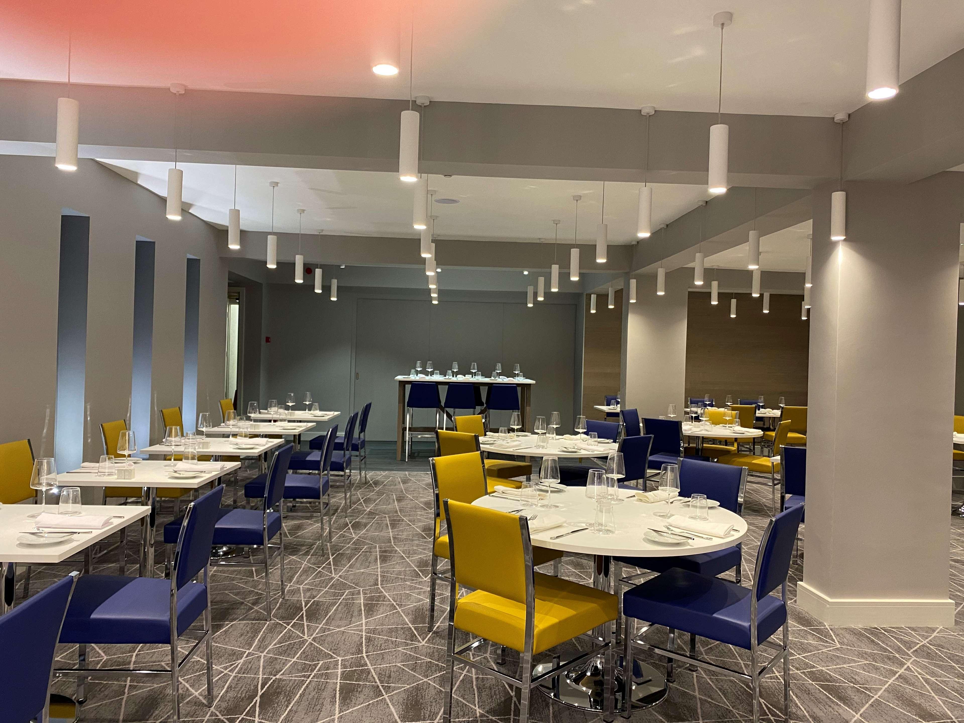 Best Western Premier Heronston Hotel & Spa Бридженд Екстериор снимка