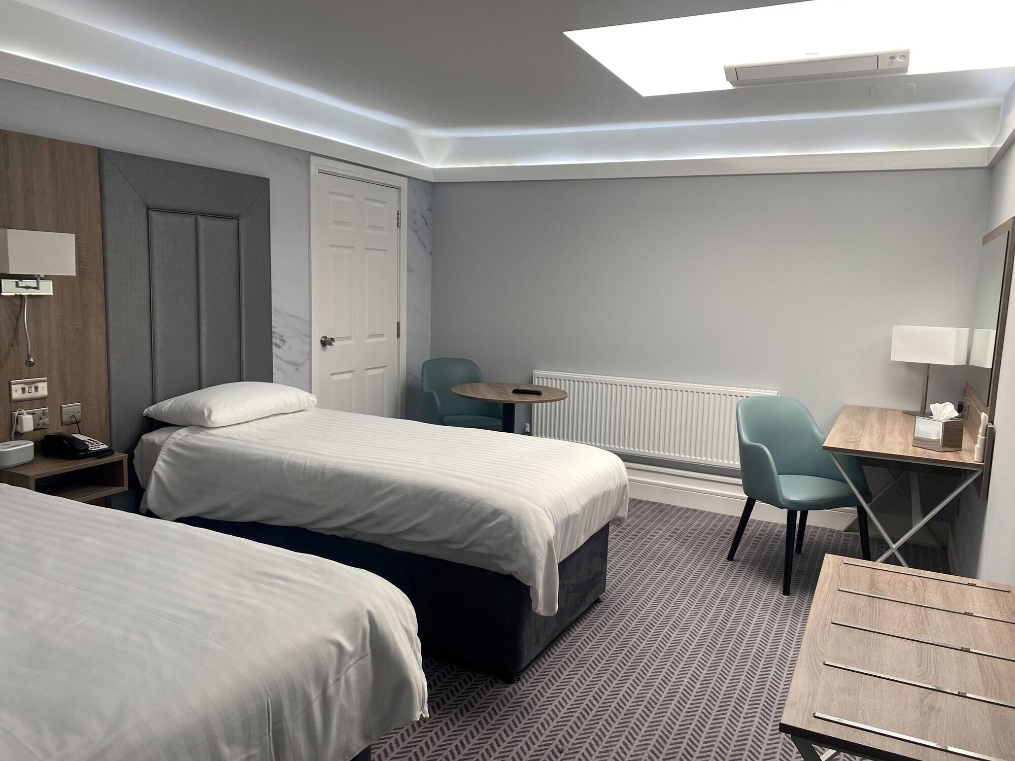 Best Western Premier Heronston Hotel & Spa Бридженд Екстериор снимка