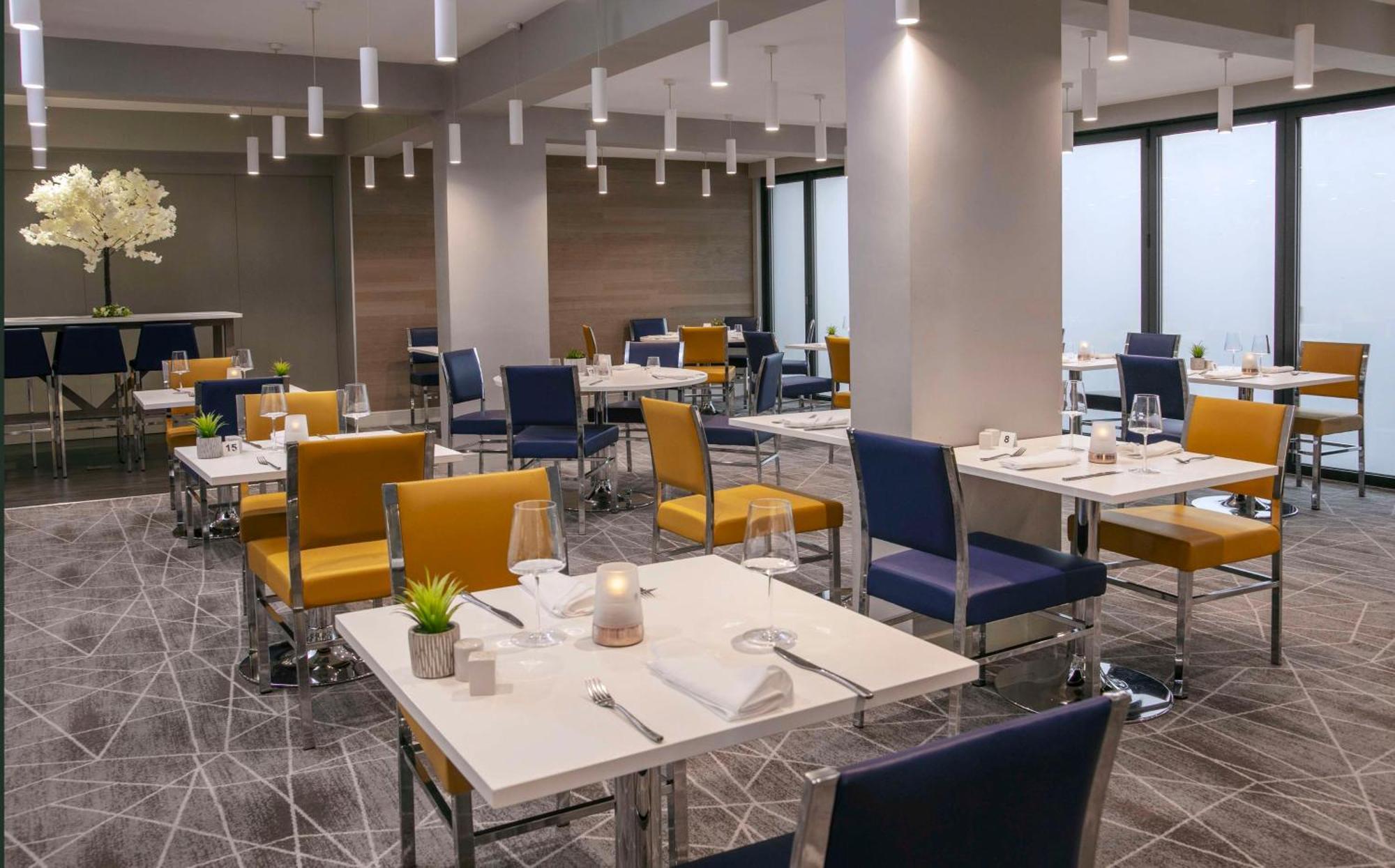 Best Western Premier Heronston Hotel & Spa Бридженд Екстериор снимка