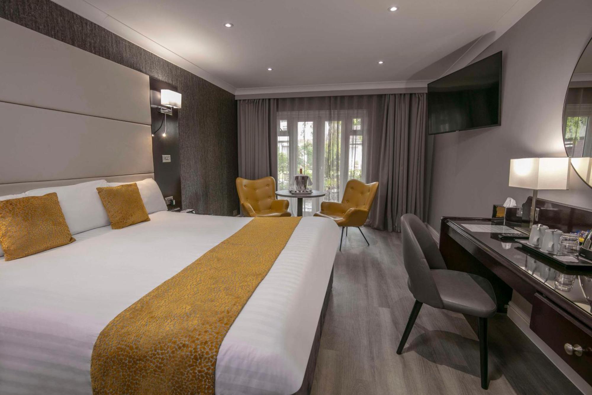 Best Western Premier Heronston Hotel & Spa Бридженд Екстериор снимка
